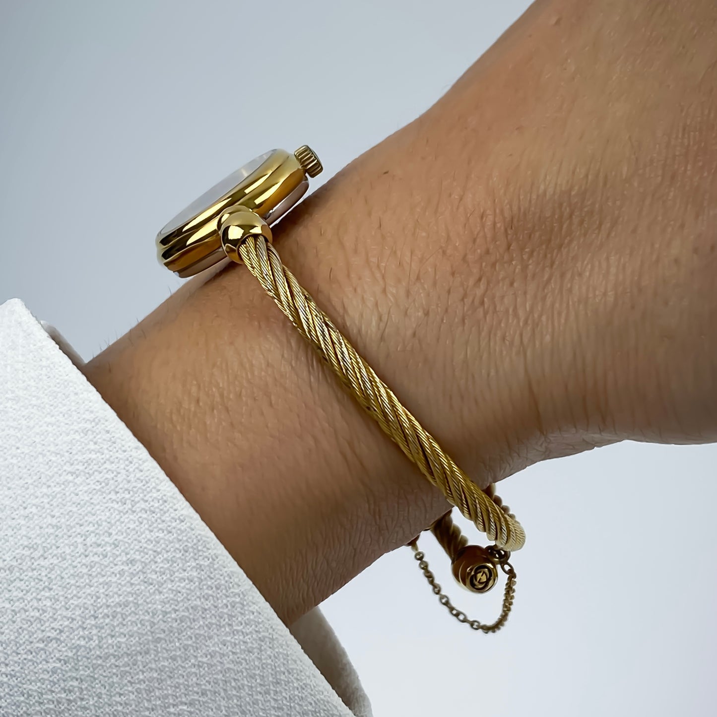 Gucci Vintage Gold Champagne Dial Logo Wire