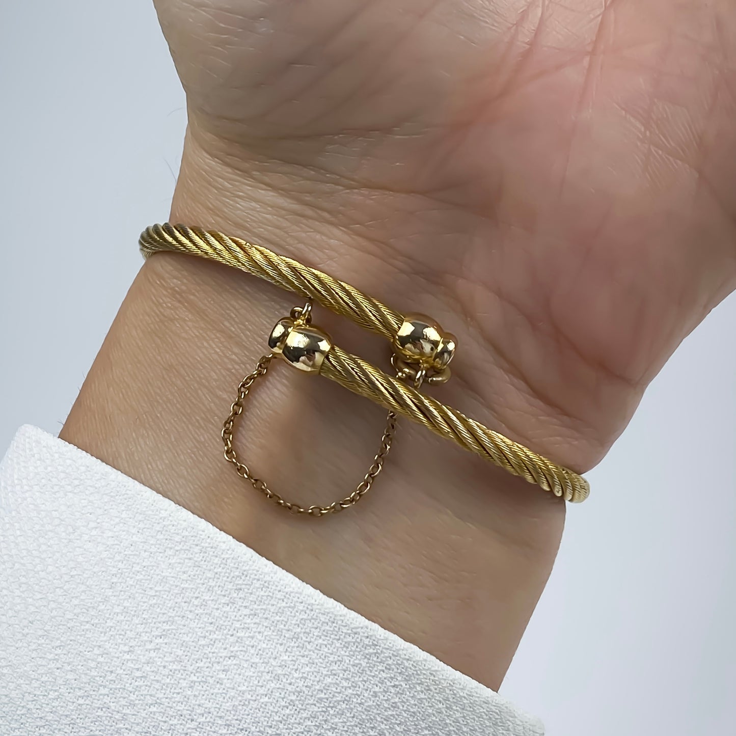 Gucci Vintage Gold Champagne Dial Logo Wire