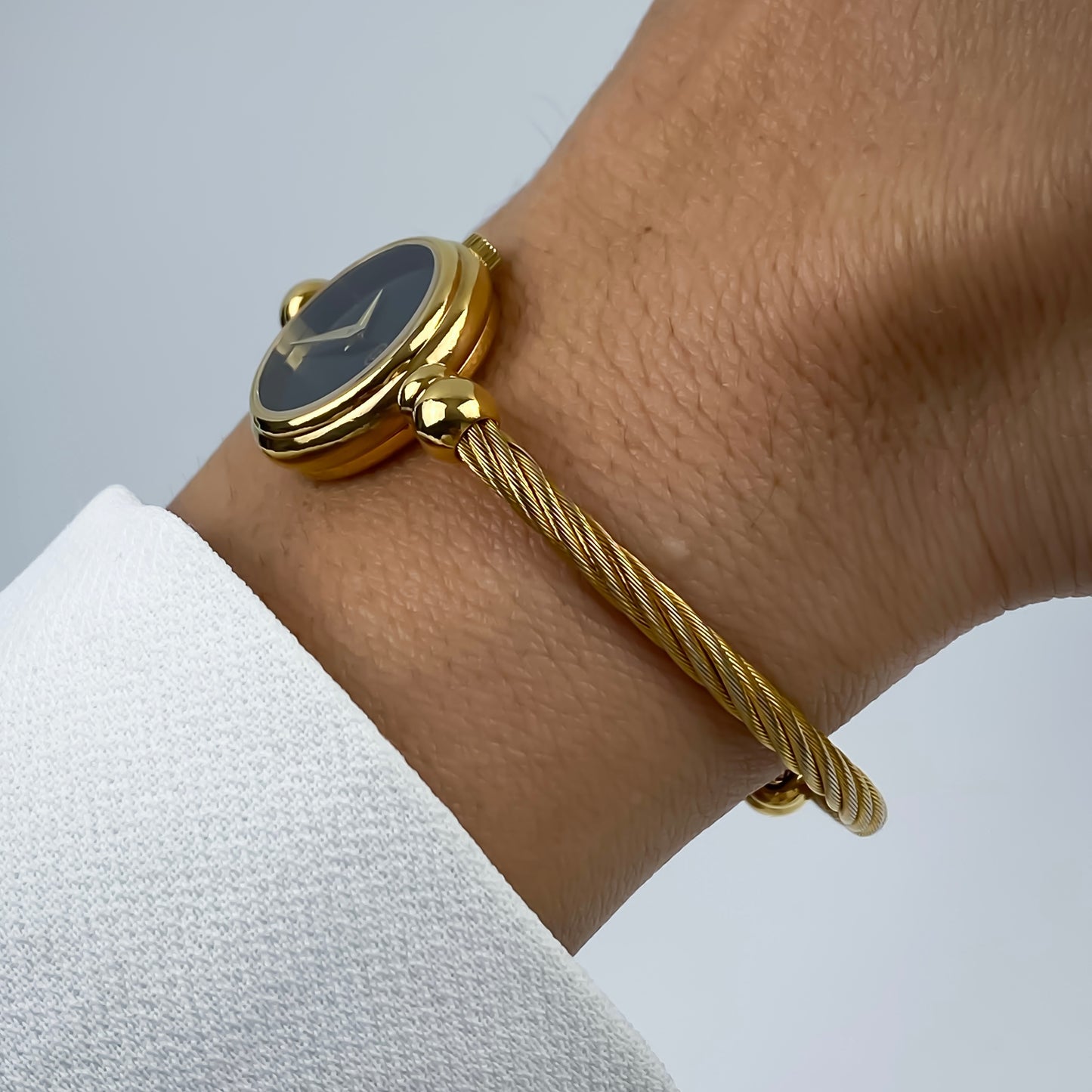 Gucci Vintage Gold Black Dial Wire