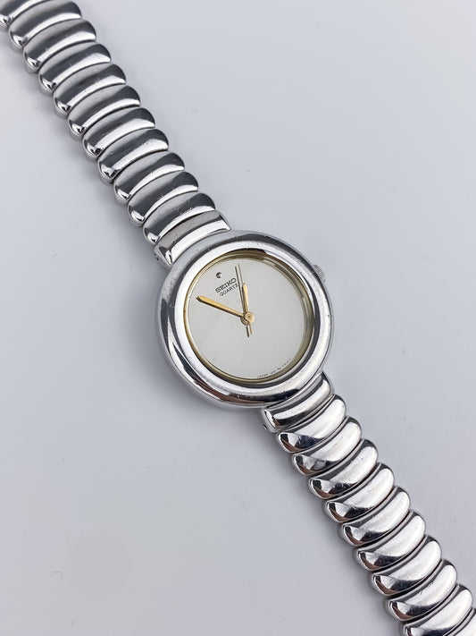 Seiko Vintage Silver Watch Articulated Bracelet Round Dial
