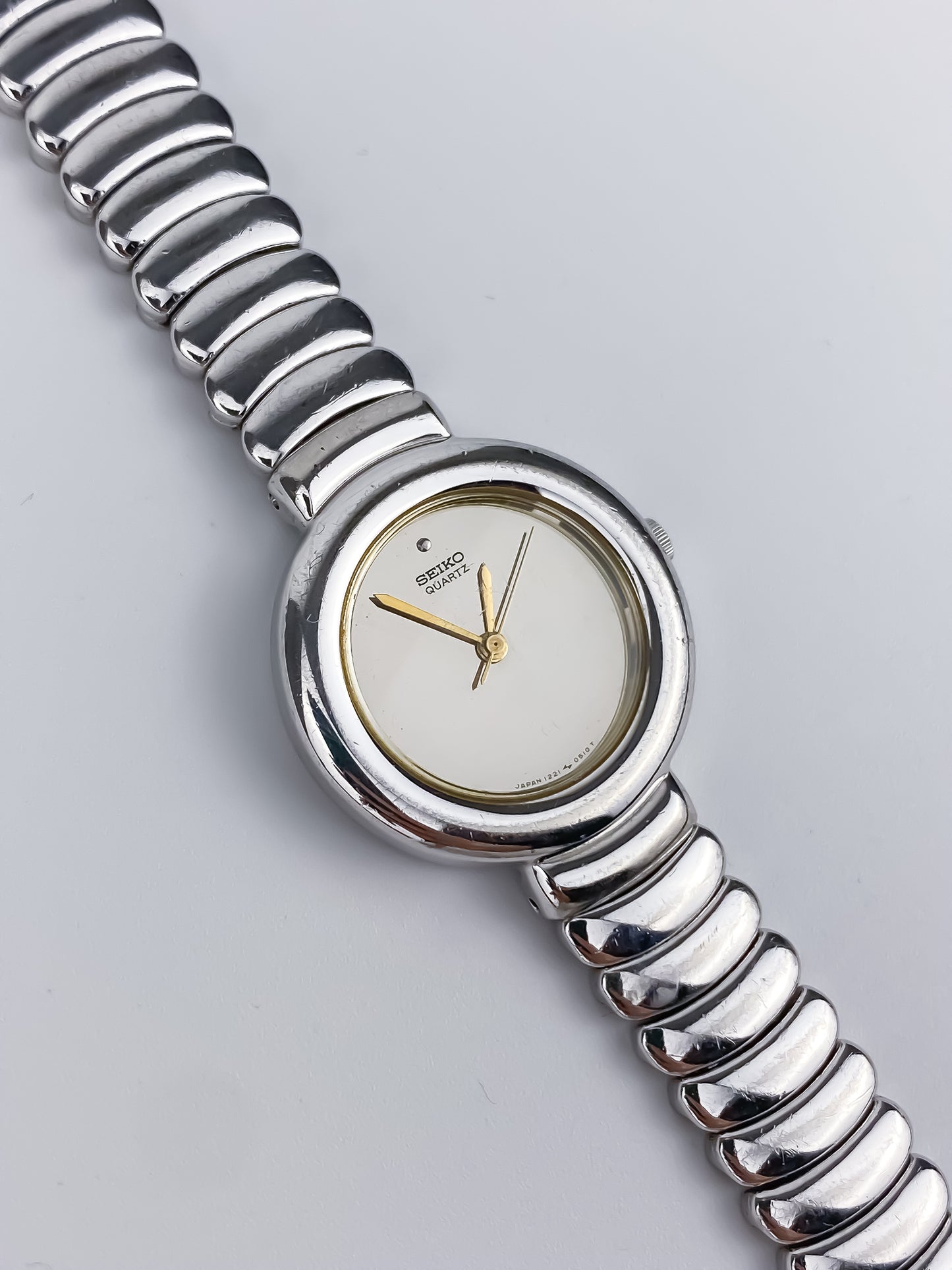 Seiko Vintage Silver Watch Articulated Bracelet Round Dial