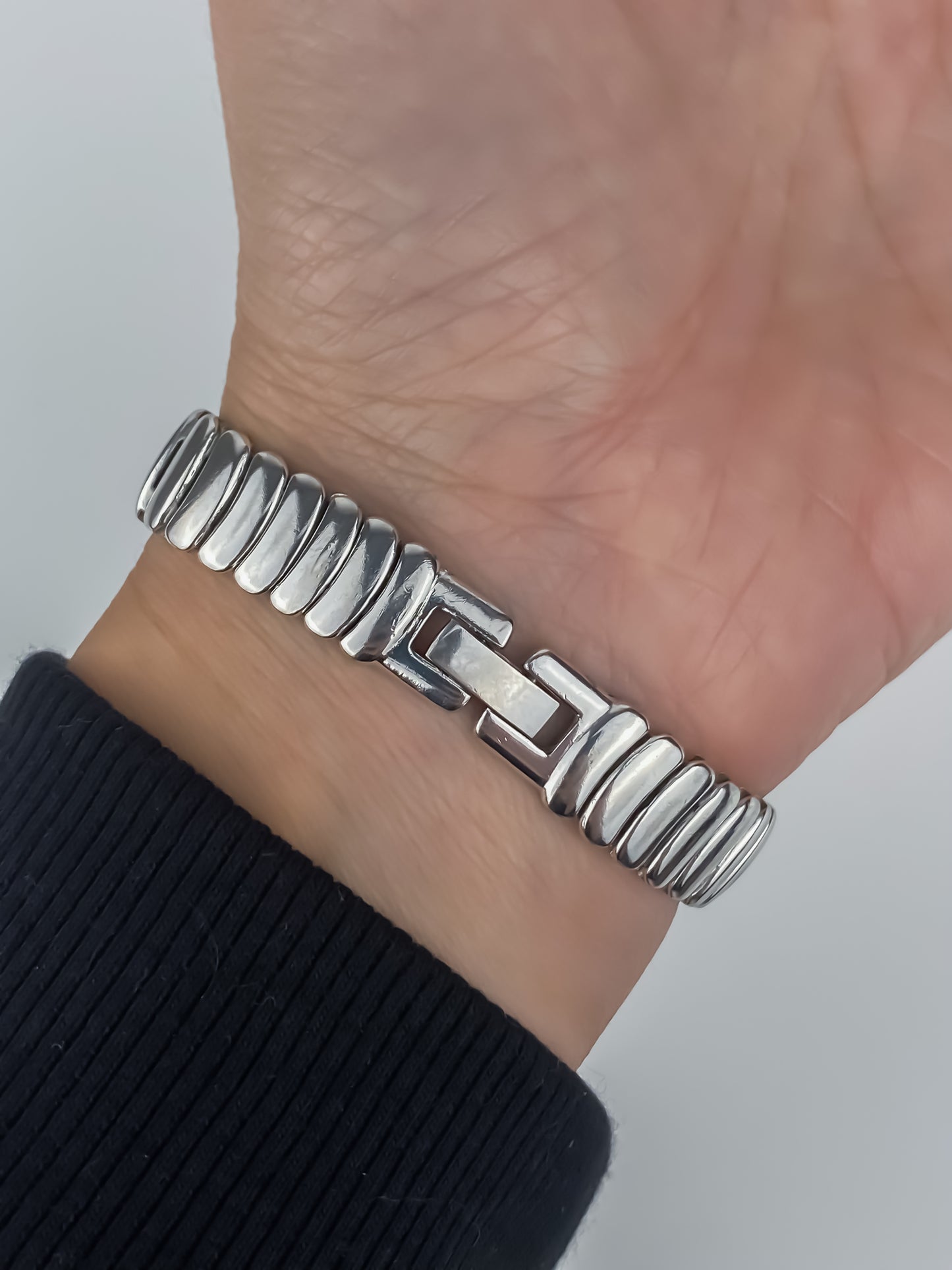 Seiko Vintage Silver Watch Articulated Bracelet Round Dial