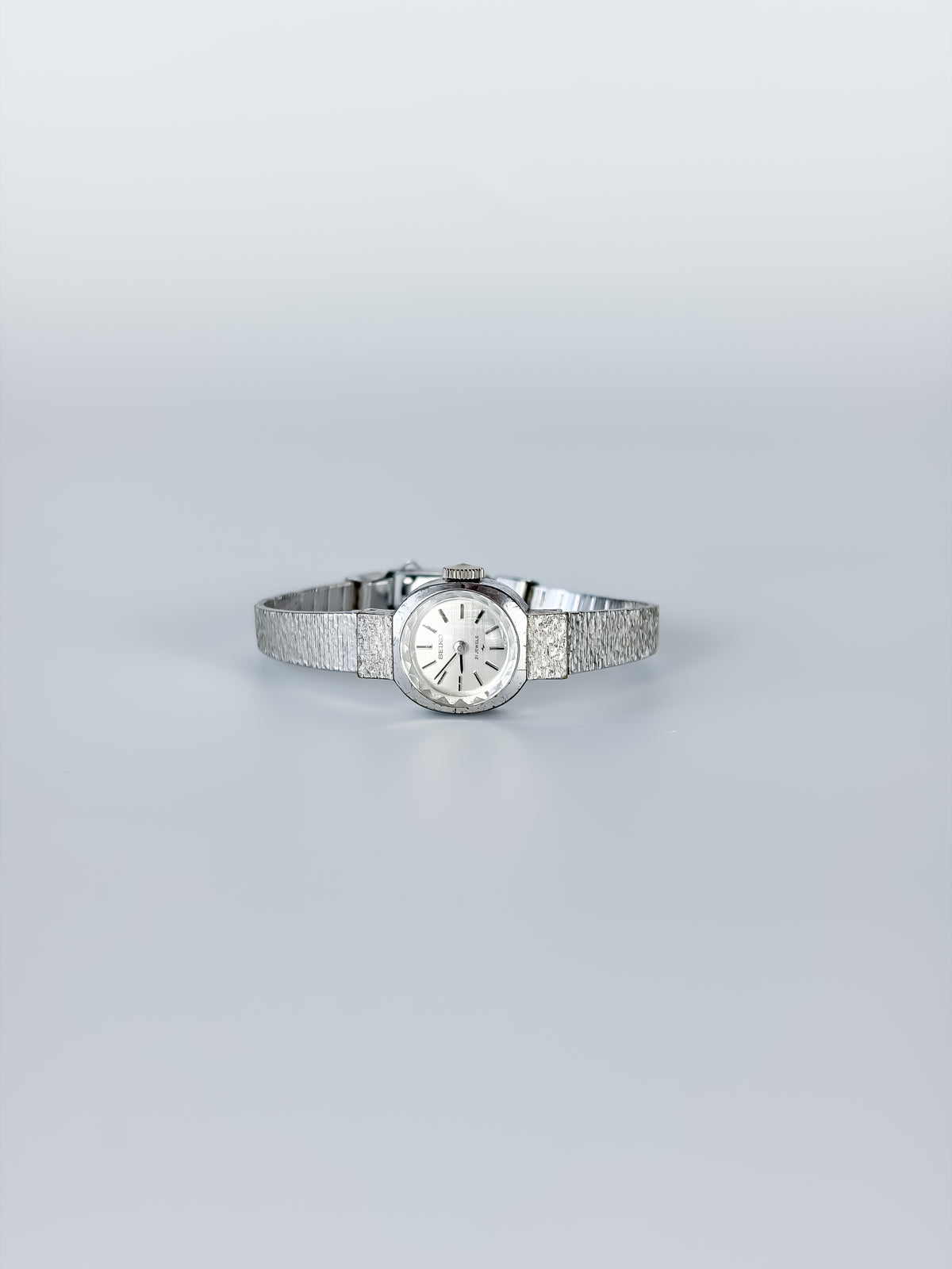 Vintage Seiko 21 Jewels Silver Frosted Cut Glass Watch