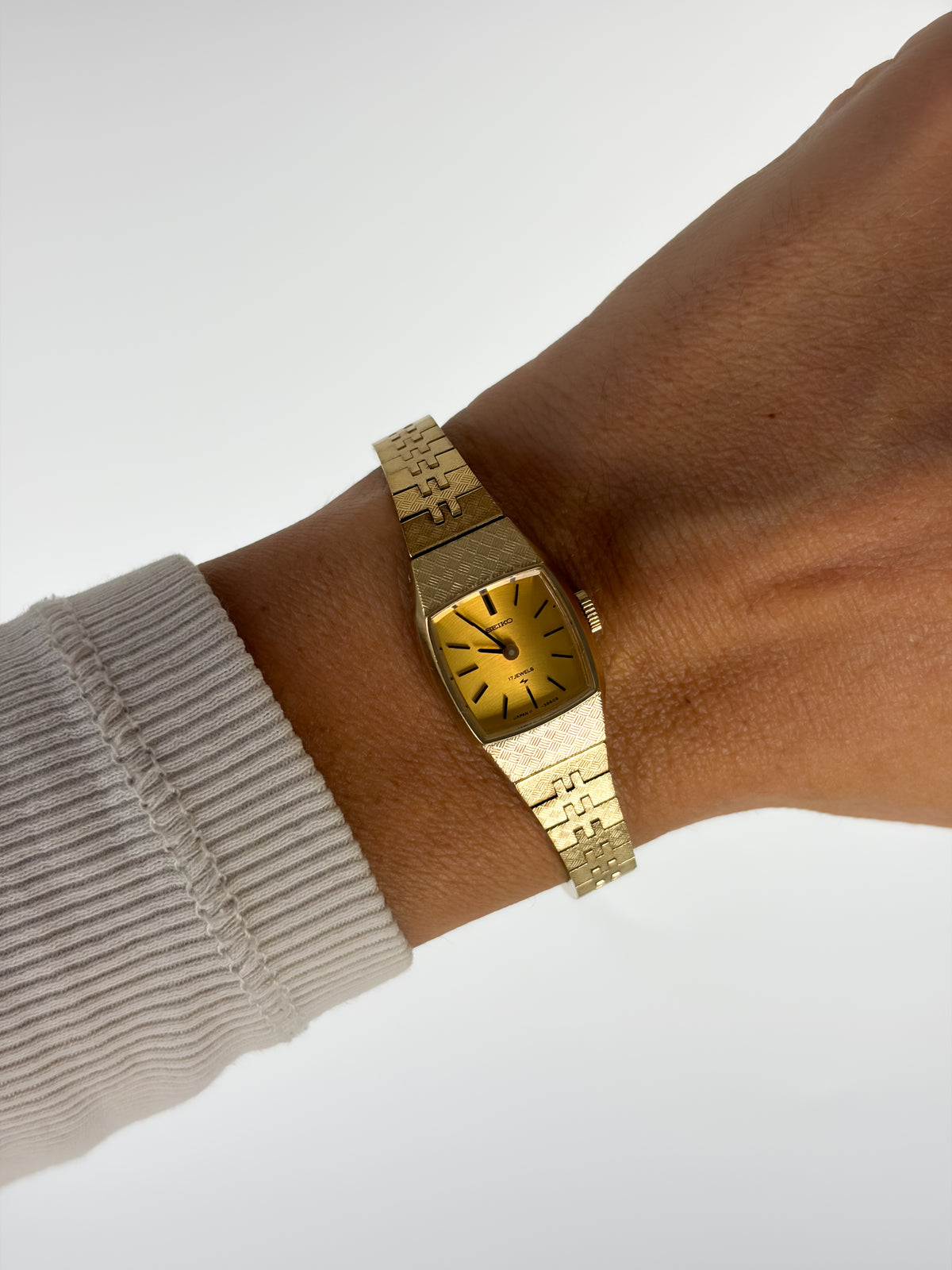 Vintage Seiko 17 Jewels Gold Frosted Classic Watch