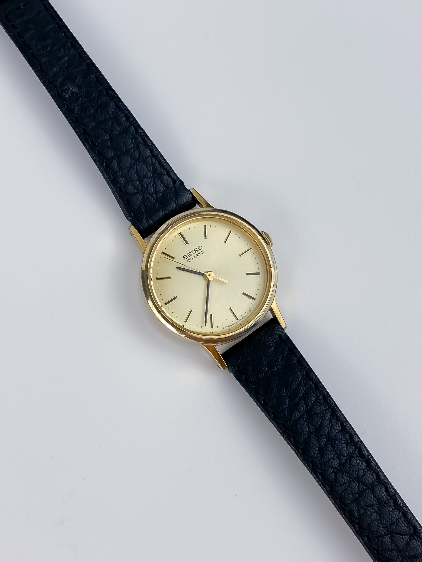 Seiko Black Leather Gold Vintage Watch 1990 Round Dial