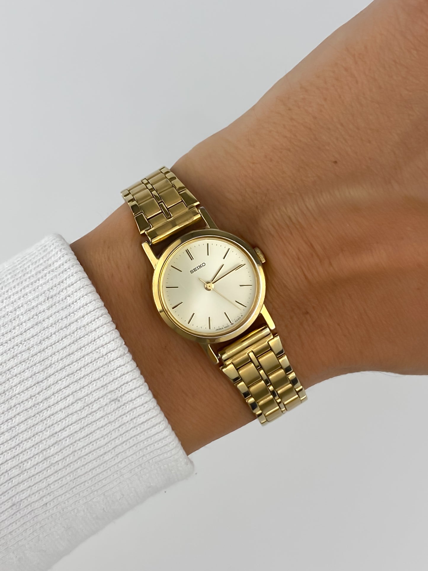 Seiko Vintage Gold Watch Cocktail 80s Bracelet Round Dial