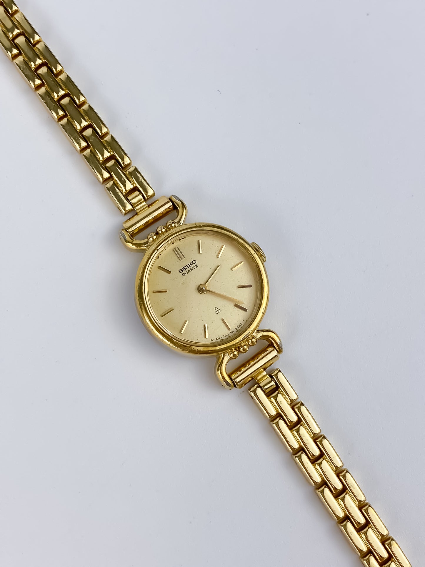 Seiko Vintage Thin Gold Watch Cocktail 80s Bracelet Round Dial