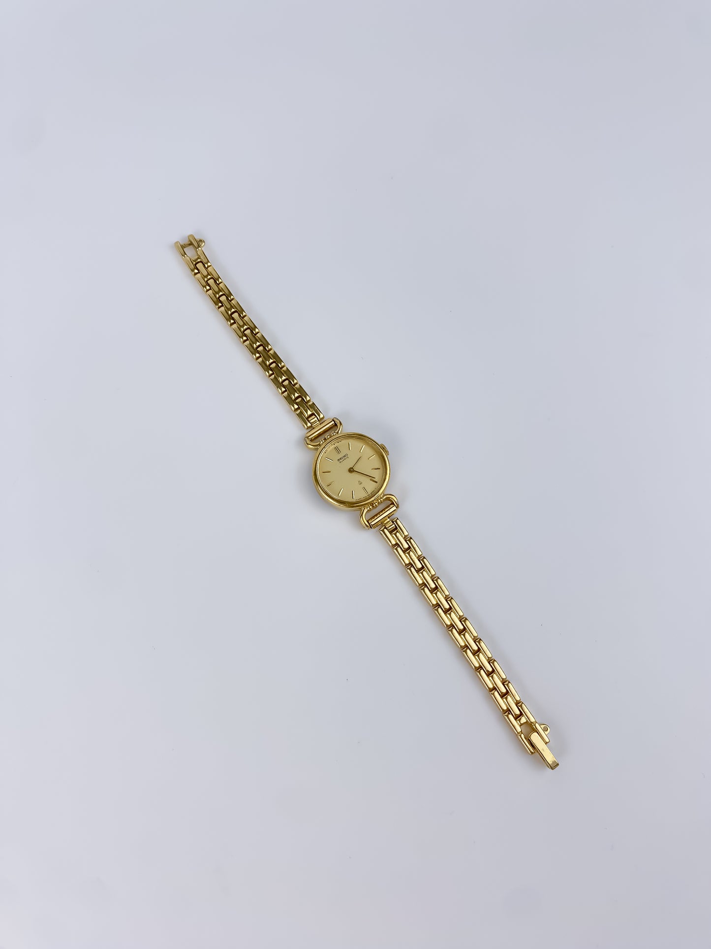 Seiko Vintage Thin Gold Watch Cocktail 80s Bracelet Round Dial